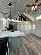 112 Hill County Rd 4105 in Covington, TX - Foto de edificio - Building Photo
