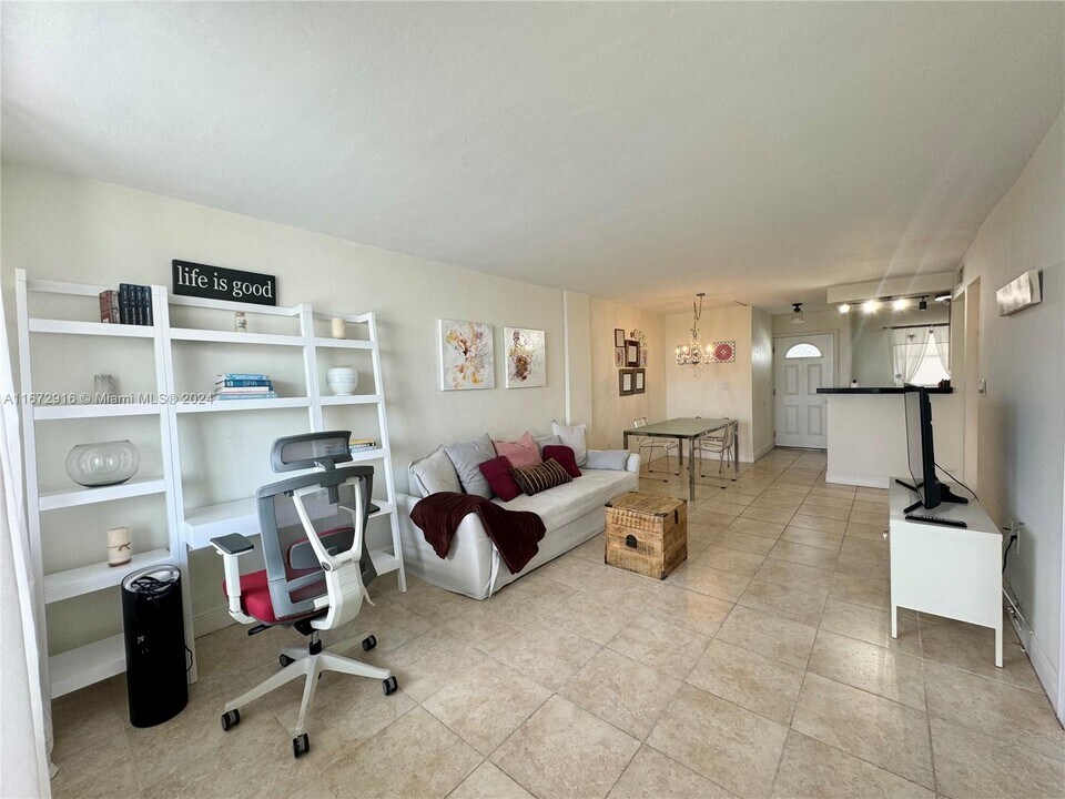 910 Jefferson Ave, Unit 4C in Miami Beach, FL - Building Photo