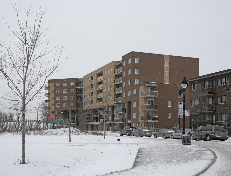 10390 De L'acadie Pl in Montréal, QC - Building Photo