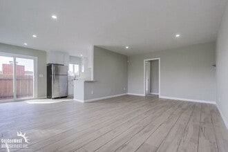 2552 Violet St in San Diego, CA - Building Photo - Building Photo