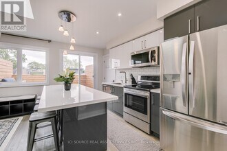 49 Beatrice St in Toronto, ON - Building Photo - Building Photo