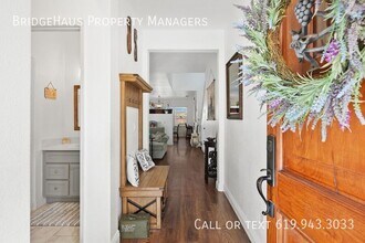 10252 Oak Spur Way in Escondido, CA - Building Photo - Building Photo