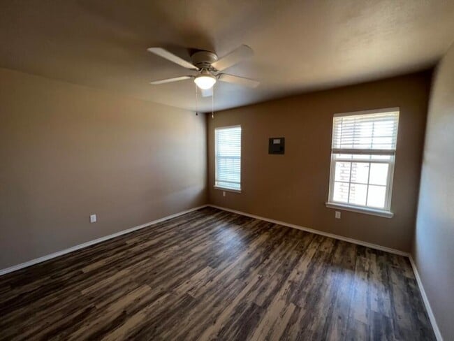 2401 N Ave N in Lubbock, TX - Foto de edificio - Building Photo