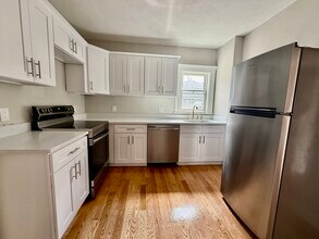 112 College Ave, Unit 1 in Medford, MA - Building Photo - Building Photo