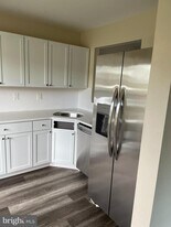 404 Atlanta Court in Washington Township, NJ - Building Photo