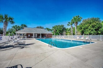 2005 Silvercrest Dr in Myrtle Beach, SC - Building Photo - Building Photo