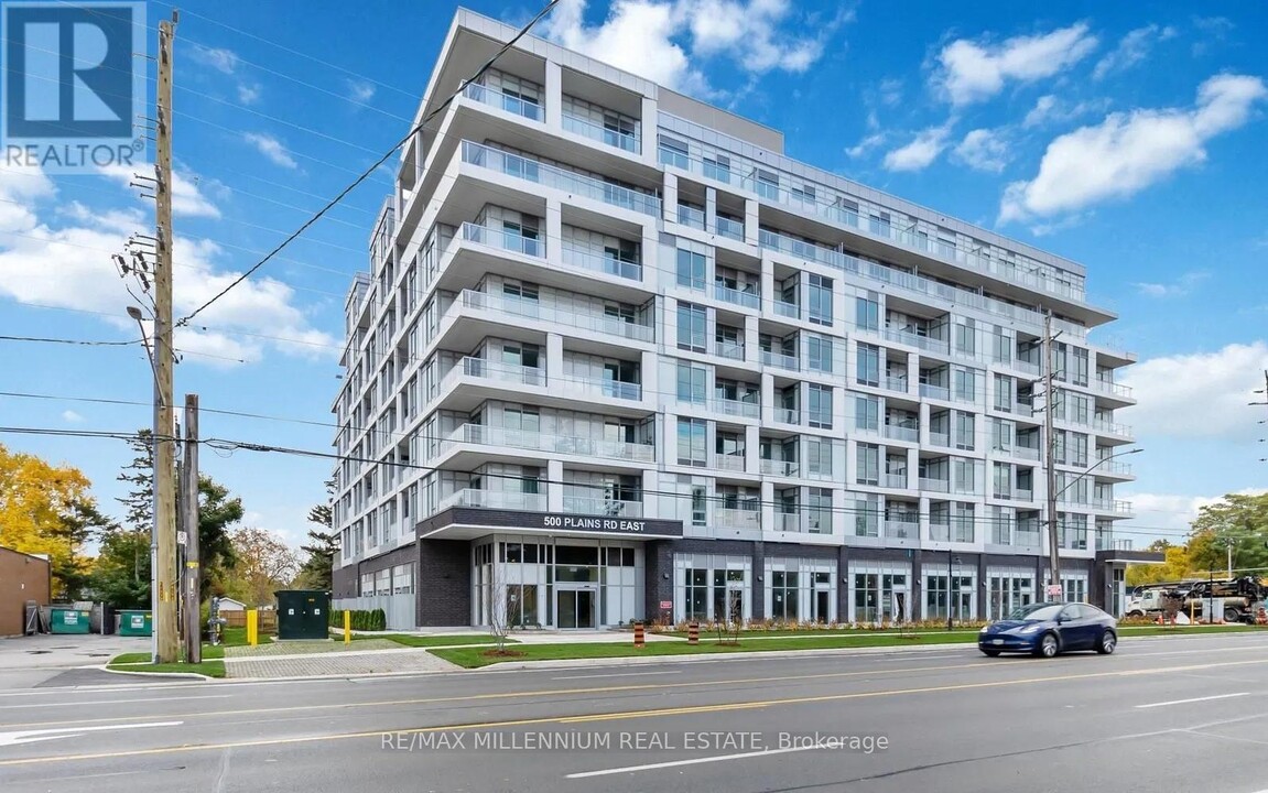 500 Plains Rd E in Burlington, ON - Building Photo