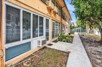 18801 NE 2nd Ave in Miami, FL - Building Photo - Building Photo