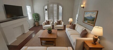 2818 S Bronson Ave, Unit #B in Los Angeles, CA - Foto de edificio - Building Photo