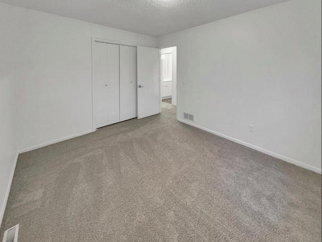 8232 Sumter Ave N in Minneapolis, MN - Building Photo - Building Photo