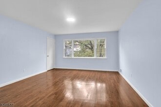 235 Lakewood Dr in Bloomfield, NJ - Building Photo - Building Photo