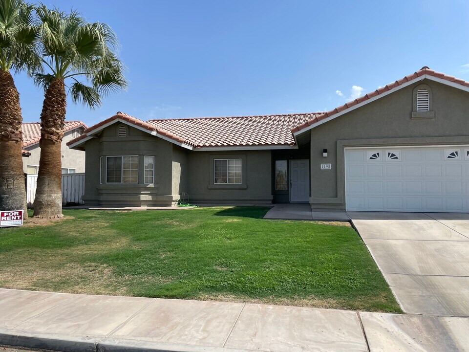 1198 Sapphire St in Calexico, CA - Building Photo