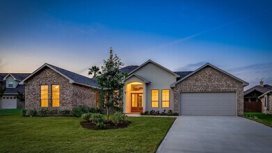 19 Naples Siding in Montgomery, TX - Building Photo - Building Photo
