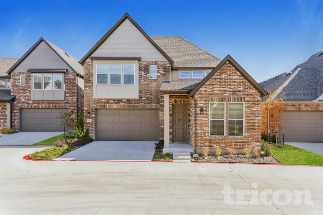 310 Lincoln Cir in Saginaw, TX - Building Photo