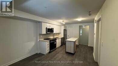 1650 Victoria Park Ave in Toronto, ON - Building Photo - Building Photo