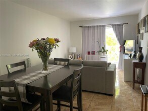 665 NE 83rd Terrace in Miami, FL - Foto de edificio - Building Photo