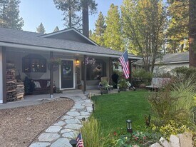 2319 California Ave in South Lake Tahoe, CA - Building Photo