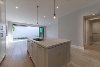 124 Bellini in Irvine, CA - Building Photo - Building Photo