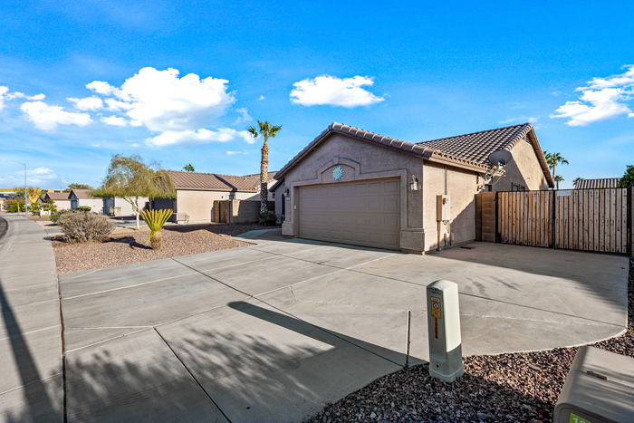 13253 W Paradise Ln in Surprise, AZ - Building Photo