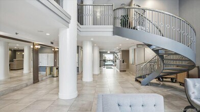 100 Cutter Mill Rd in Great Neck, NY - Building Photo - Building Photo