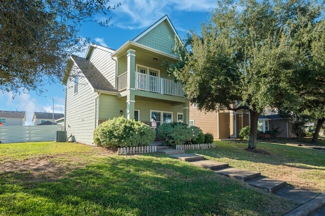 20702 Settlers Lake Cir N