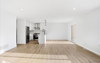 336 Ashbrook Dr in Wasilla, AK - Foto de edificio - Building Photo