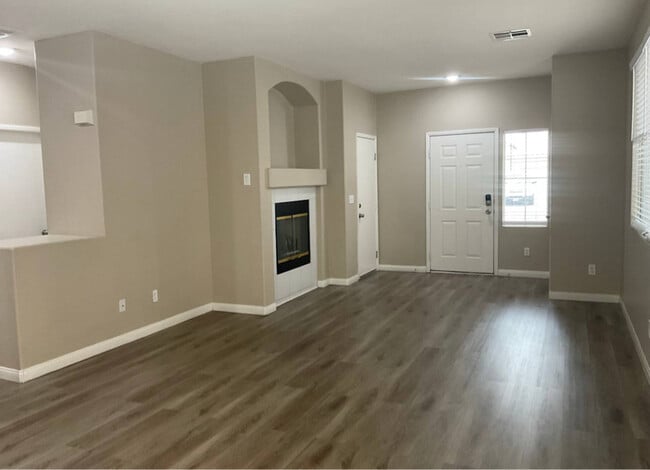 5952 Hickory Nut Ave in Las Vegas, NV - Foto de edificio - Building Photo