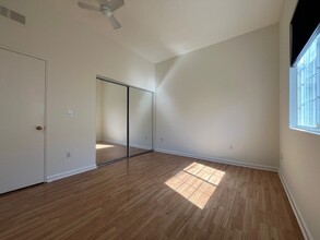 151 N Maple St in Burbank, CA - Building Photo - Interior Photo