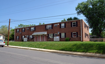 4940-4946 19th St N in Arlington, VA - Foto de edificio - Building Photo