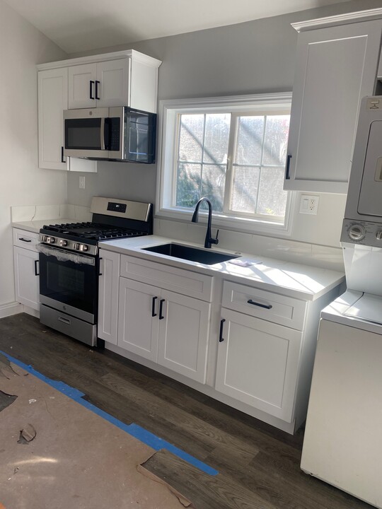 19550 Hamlin St, Unit Guest in Reseda, CA - Building Photo