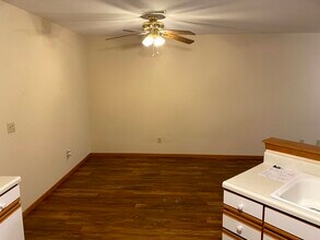 3804 Creek Hill Dr in Bettendorf, IA - Foto de edificio - Building Photo