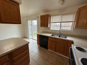 3037 23rd Ave SE in Albany, OR - Building Photo - Building Photo