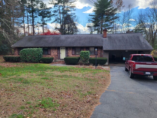 80 Fernwood Dr, Unit 80 Fernwood Dr. in East Longmeadow, MA - Building Photo - Building Photo