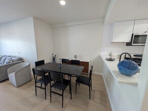 11035 Moorpark St in Los Angeles, CA - Foto de edificio - Building Photo