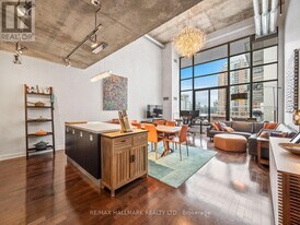 43 Hanna Ave in Toronto, ON - Building Photo