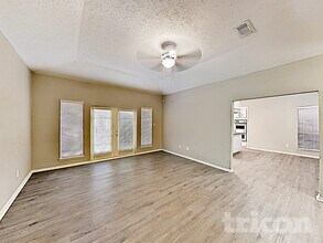 535 Shady Brook Dr in Stafford, TX - Foto de edificio - Building Photo