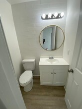 198 N Lake Ct in Kissimmee, FL - Foto de edificio - Building Photo