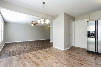 1796 Feather Reed Ln in Greenwood, IN - Foto de edificio - Building Photo