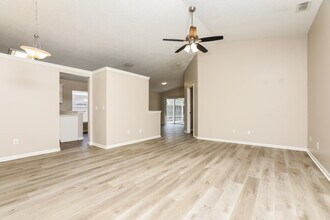 1912 Windsor Oak Dr in Apopka, FL - Building Photo - Building Photo