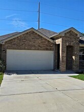 110 Marimoor Dr in Hutto, TX - Building Photo - Building Photo