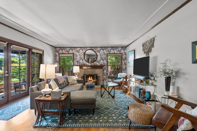 property at 467 Irving Dr