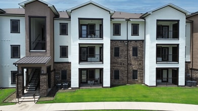 Creed Canyon Apartments in Sherman, TX - Building Photo - Building Photo