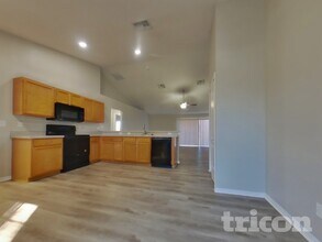 1026 Sandhill St in Groveland, FL - Foto de edificio - Building Photo