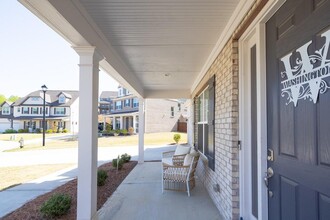 5395 Summer Oak Ln in Sugar Hill, GA - Foto de edificio - Building Photo