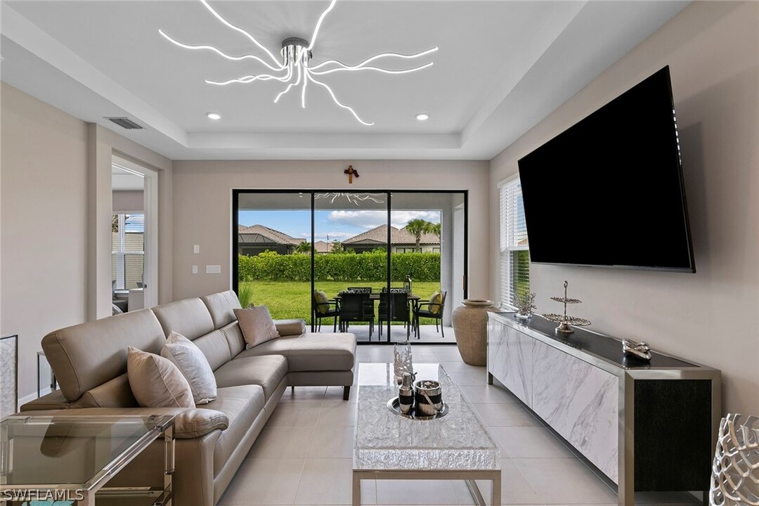 15189 Sacile Ct in Naples, FL - Foto de edificio