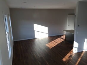 84 Main St, Unit 302 in Mineola, NY - Foto de edificio - Building Photo