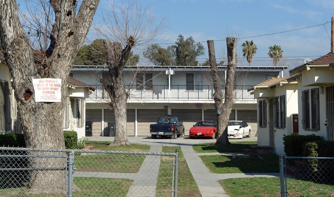 548-558 W Evans St in San Bernardino, CA - Foto de edificio - Building Photo