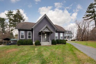 33 Sharon Rd in Salisbury, CT - Building Photo