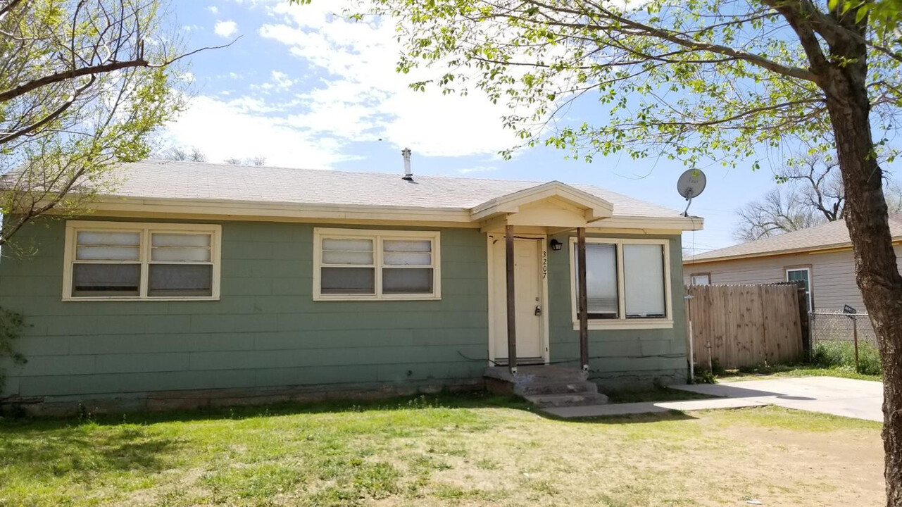 3207 Dartmouth St in Lubbock, TX - Building Photo