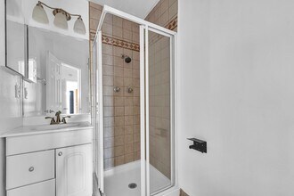 1025 Idaho Ave, Unit 6 in Santa Monica, CA - Foto de edificio - Building Photo